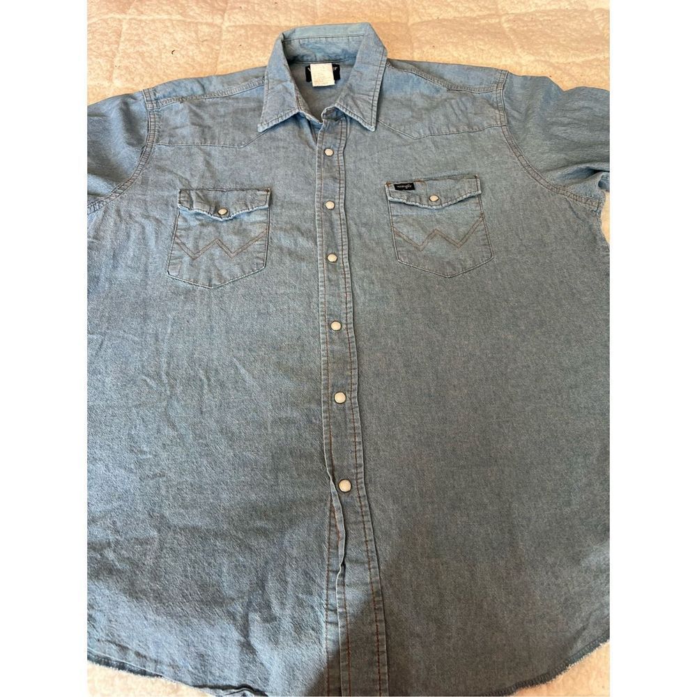 Men’s vintage wrangler, pearl snap shirt